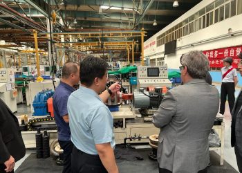 João Azevêdo discute utilização de equipamentos agrícolas da China para aumentar produtividade na agricultura familiar da Paraíba