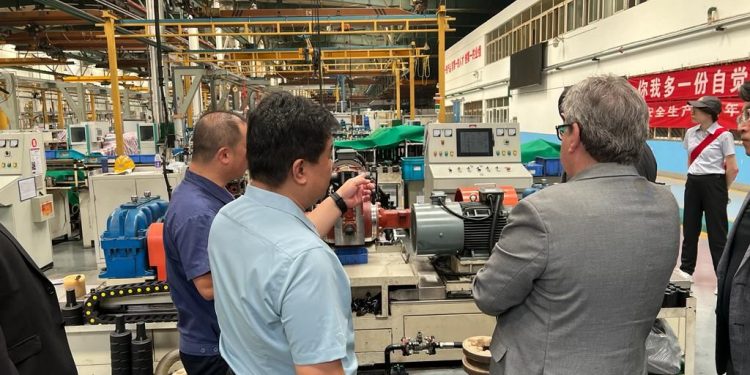 João Azevêdo discute utilização de equipamentos agrícolas da China para aumentar produtividade na agricultura familiar da Paraíba