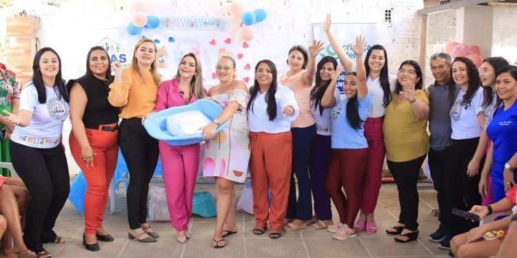 Prefeitura de Conde faz entrega de kits enxovais a gestantes atendidas pelo CRAS