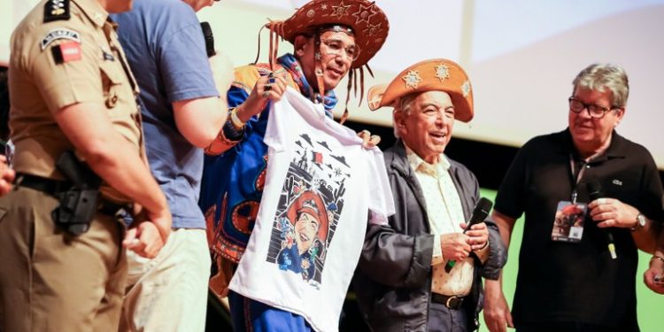 João Azevêdo prestigia evento de cultura pop Imagineland e homenageia cartunista Maurício de Sousa