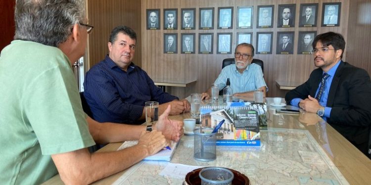 DER e Famup discutem parcerias para viabilizar retirada de animais de rodovias da malha estadual