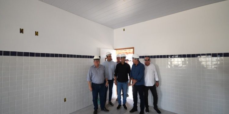 Governador inaugura travessia urbana e inspeciona reforma de escola em Carrapateira e São José de Piranhas