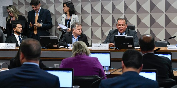 Comissão da MP do salário mínimo ouvirá entidades sindicais e governo na próxima terça-feira