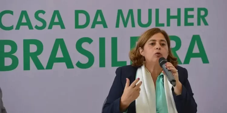 Ministra das Mulheres visita a Paraíba e anuncia a criação da Casa da Mulher Brasileira em Patos