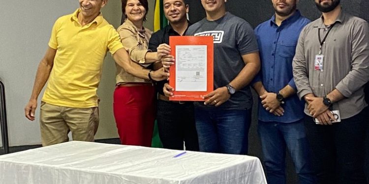 Governo do Estado assina contratos do Empreender para apoiar comerciantes da Festa das Neves