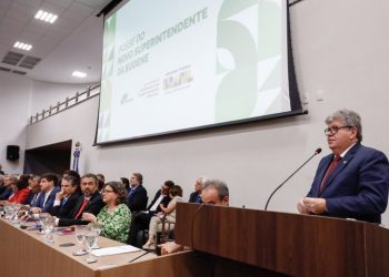 João Azevêdo prestigia posse de novo superintendente da Sudene e participa de reunião do Conselho da autarquia em Recife
