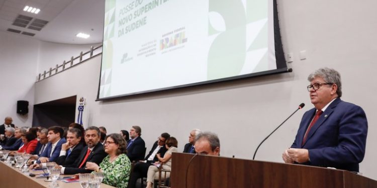João Azevêdo prestigia posse de novo superintendente da Sudene e participa de reunião do Conselho da autarquia em Recife