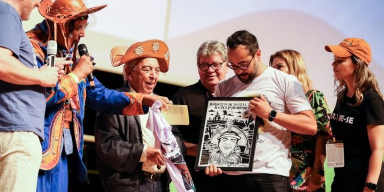 João Azevêdo prestigia evento de cultura pop Imagineland e homenageia cartunista Maurício de Sousa