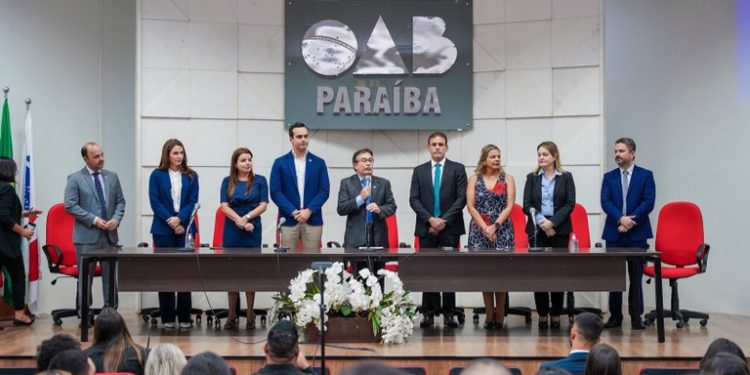 Lucas Ribeiro prestigia entrega de carteiras da OAB a novos advogados