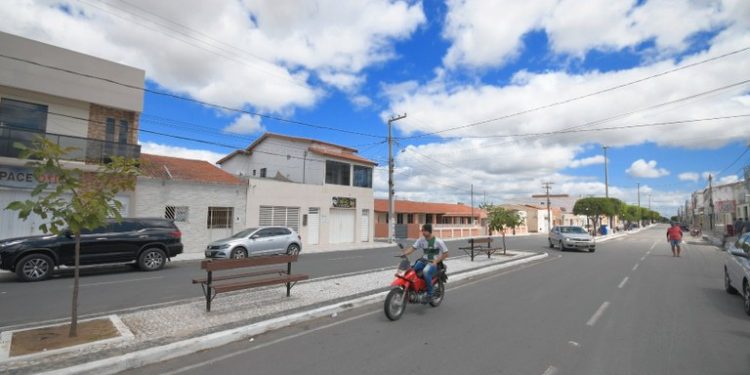 João Azevêdo inaugura travessias urbanas de Tenório, Assunção e Taperoá e destaca investimentos do governo nos municípios