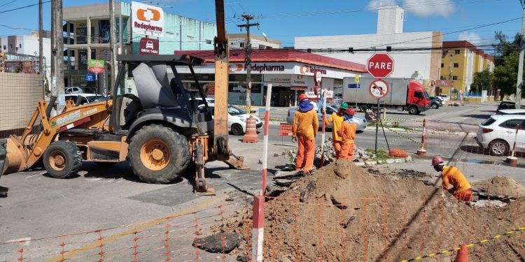 Prefeitura da Capital realiza obra para retirada de ponto de alagamento no bairro Bancários