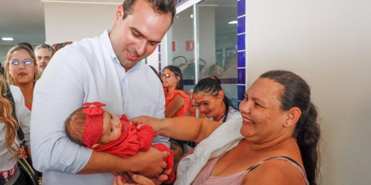 Governador em exercício entrega escola, travessia urbana e visita creche em Uiraúna e Bom Jesus