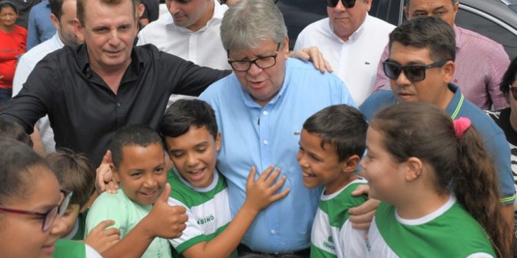 João Azevêdo inaugura travessias urbanas de Tenório, Assunção e Taperoá e destaca investimentos do governo nos municípios