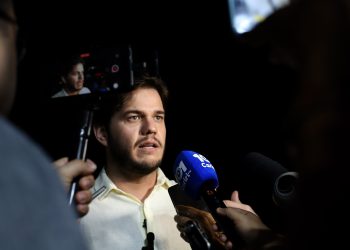 Bruno lança programa para modernização da iluminação pública, construção de usinas solares e monitoramento de energia