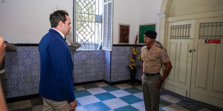 Governador em exercício recepciona integrantes da Polícia Nacional da Espanha e destaca projetos sociais implantados pela Polícia Militar