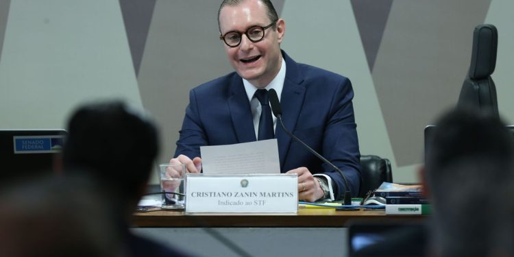 Nomeação de Cristiano Zanin como ministro do STF é publicada no DOU