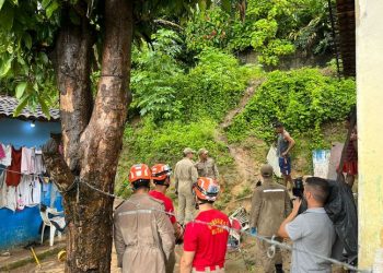 Deslizamento de terra atinge casa em Santa Rita