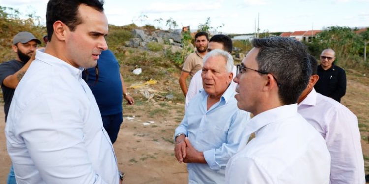 Lucas Ribeiro inspeciona obras de infraestrutura e mobilidade urbana em Cajazeiras