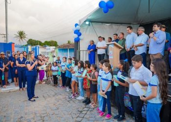 Vice-governador Lucas Ribeiro entrega reforma e ampliação de escola em Araruna