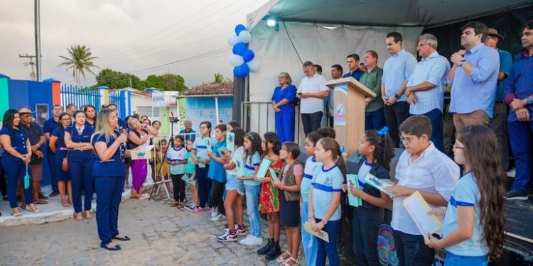 Vice-governador Lucas Ribeiro entrega reforma e ampliação de escola em Araruna