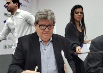 João Azevêdo anuncia instalação de fábrica chinesa de remédios e de ônibus elétrico na Paraíba