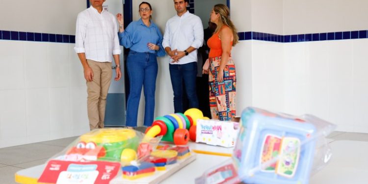 Governador em exercício entrega escola, travessia urbana e visita creche em Uiraúna e Bom Jesus
