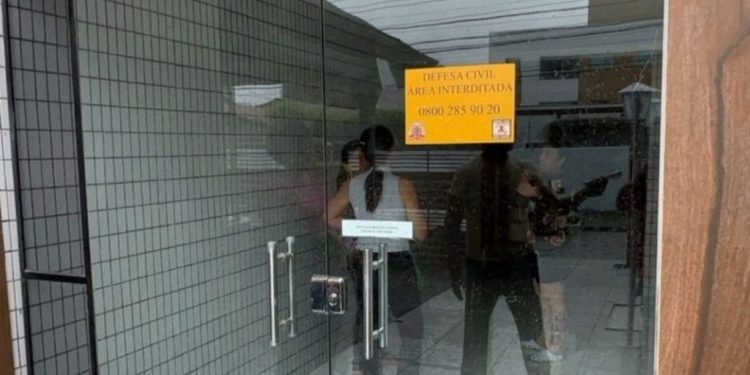 Defesa Civil interdita prédio no Bessa, após vistoria constatar risco de colapso