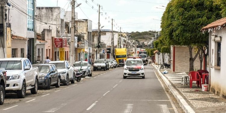 João Azevêdo inaugura travessias urbanas de Tenório, Assunção e Taperoá e destaca investimentos do governo nos municípios