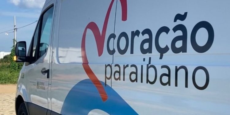 Vice-governador entrega ambulância do Programa Coração Paraibano ao Hospital Regional de Queimadas