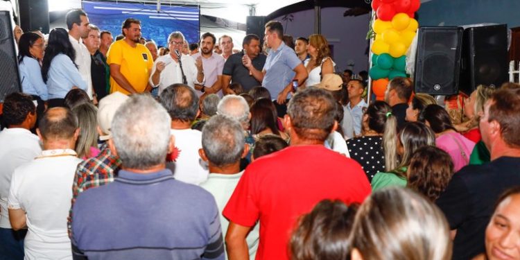 Governador entrega travessias urbanas em Marizópolis e Nazarezinho e anuncia novas obras