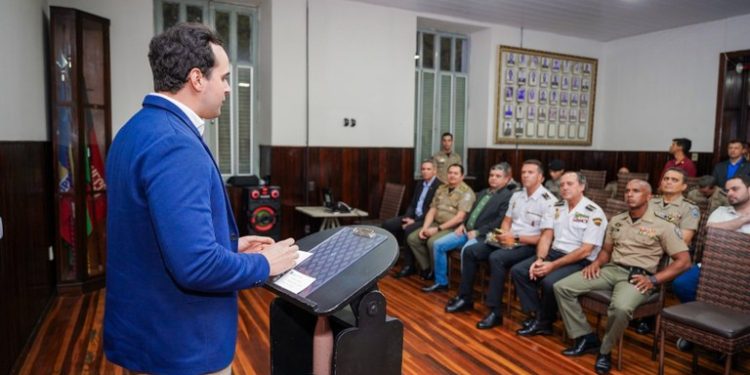Governador em exercício recepciona integrantes da Polícia Nacional da Espanha e destaca projetos sociais implantados pela Polícia Militar