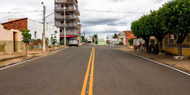 Governador entrega travessias urbanas em Marizópolis e Nazarezinho e anuncia novas obras