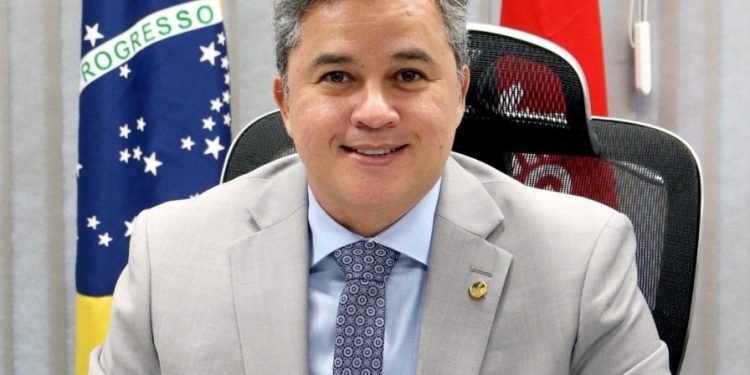 Efraim Filho é considerado o melhor parlamentar do Congresso Nacional