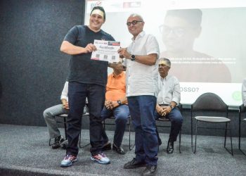Prefeito entrega mais 92 certificados a empreendedores contemplados pelo ‘Eu Posso’