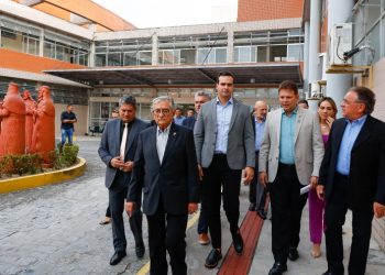 Lucas visita Hospital Napoleão Laureano e reforça parceria com instituição para fortalecer atendimento prestado aos paraibanos