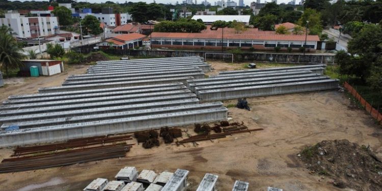 Ponte construída pelo Governo do Estado para desafogar o trânsito nos Bancários está com 70% das obras concluídas