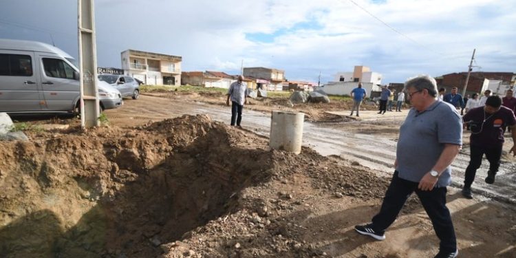 João Azevêdo inaugura prédio da Empaer e inspeciona obras de educação e infraestrutura em Itaporanga