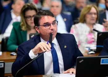 Senadores de oposição apresentam projetos para sustar decreto contra armas