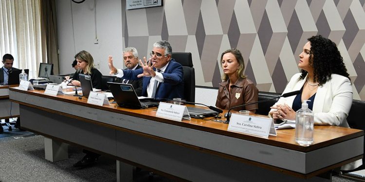 Familiares criticam ‘ilegalidades’ na prisão dos manifestantes de 8 de janeiro