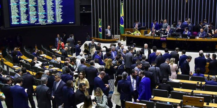Senadores repercutem aprovação da reforma tributária na Câmara