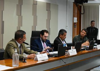 CPI das ONGs: lideranças indígenas relatam exploração e perda de autonomia