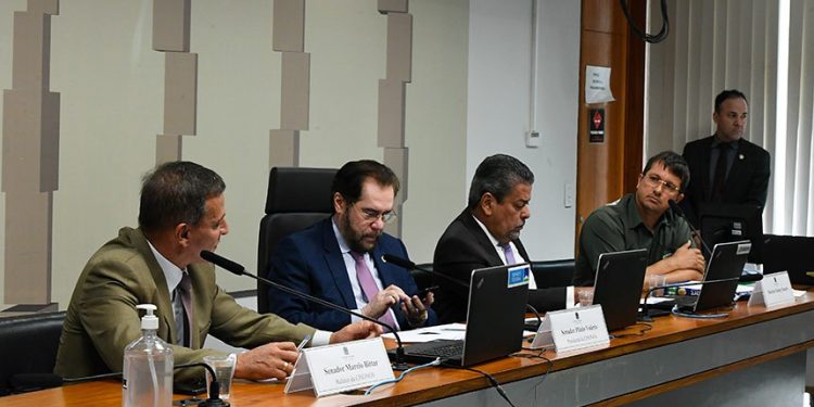 CPI das ONGs: lideranças indígenas relatam exploração e perda de autonomia