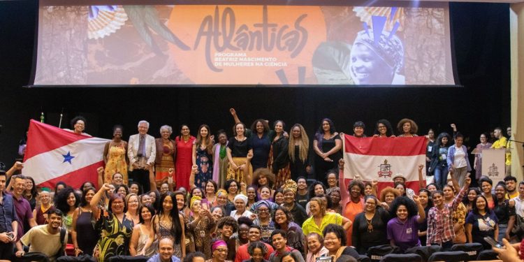 Programa oferece bolsas no exterior para negras, indígenas e ciganas