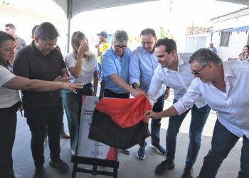 João Azevêdo entrega travessia urbana e reforma e ampliação de escola em Juazeirinho e Soledade