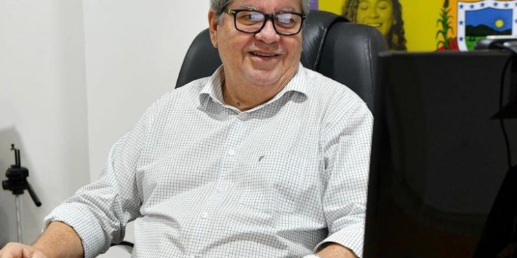 João Azevêdo reassume cargo e destaca missão positiva na China