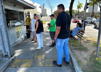 Seinfra e Semam realizam fiscalização para coibir lançamentos irregulares de água que danificam o pavimento de vias na Capital