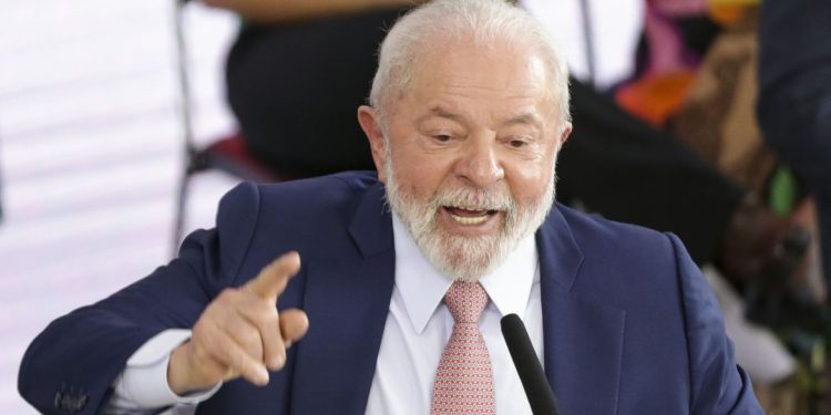 Lula defende destinação de imóveis da União abandonados para sem-teto
