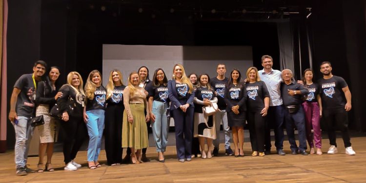 Prefeitura de Campina Grande e MPT promovem sessão de cinema para estudantes da EJA