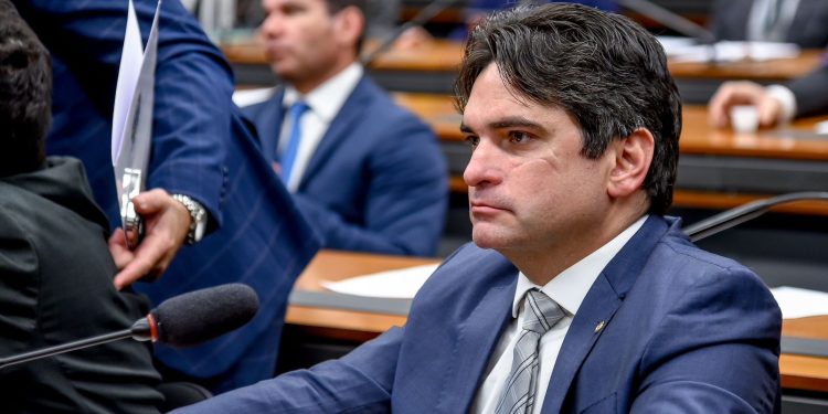 Após voto a favor da reforma tributária, Murilo Galdino afirma que o momento é histórico para o país