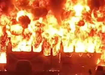 Ônibus é incendiado por criminosos em João Pessoa; motorista está em estado grave